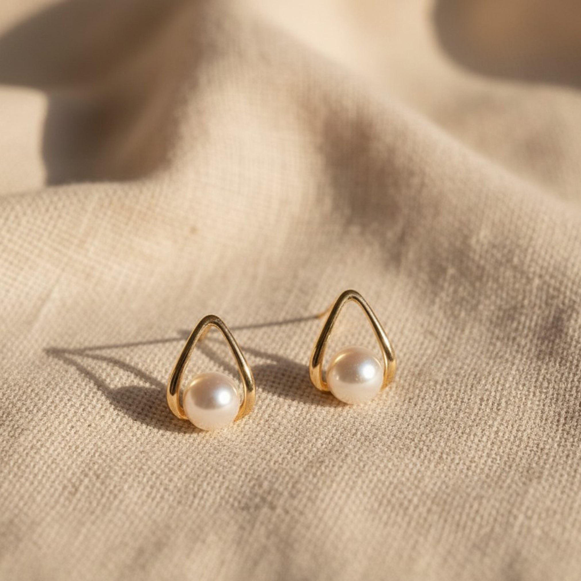 Teardrop Pearl Frame Studs
