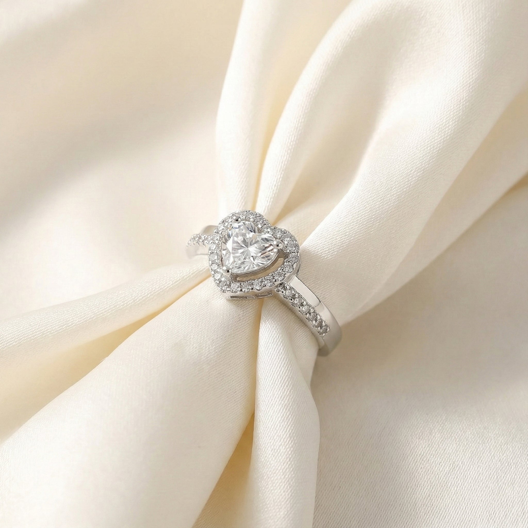 Nova Heart Ring