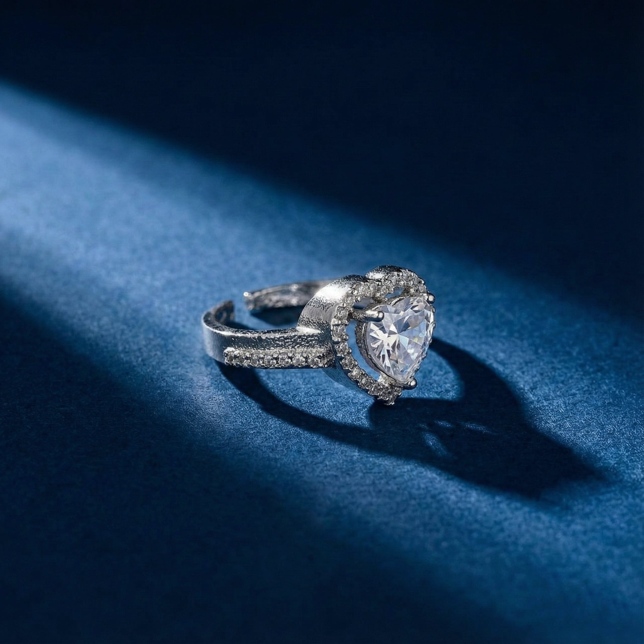 Nova Heart Ring