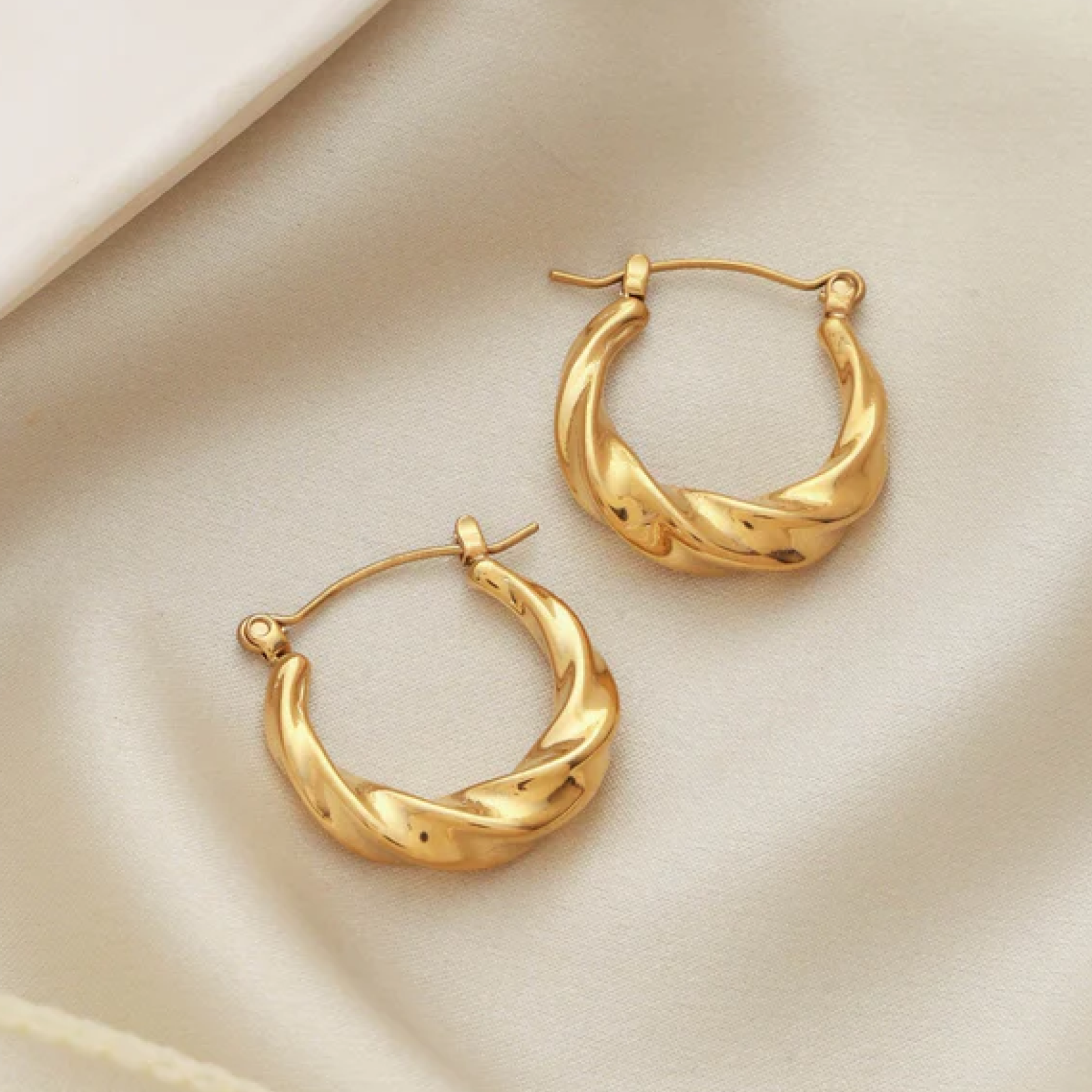 Infinite Twist Hoops